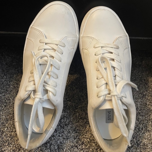 Steve Madden Leather White Shoes - Picture 3 of 3